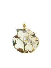 Load image into Gallery viewer, Large 3 Stone White Shell