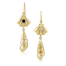 Load image into Gallery viewer, Gold Shell Earrings