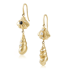 Load image into Gallery viewer, Gold Shell Earrings