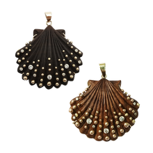 Load image into Gallery viewer, Carved Scallop Shell with Diamonds + Gold