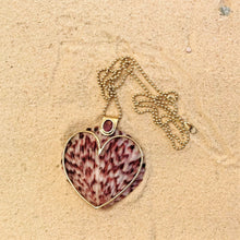 Load image into Gallery viewer, br012 - Scallop Shell