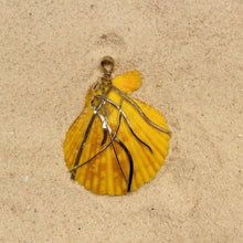 Load image into Gallery viewer, br058 - Scallop Shell