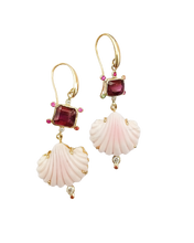 Load image into Gallery viewer, Queen Conch Shell Earrings
