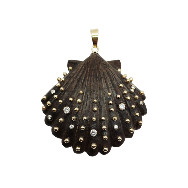Carved Chestnut Scallop Shell