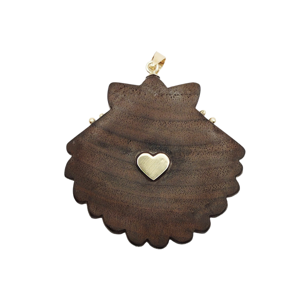 Carved Chestnut Scallop Shell