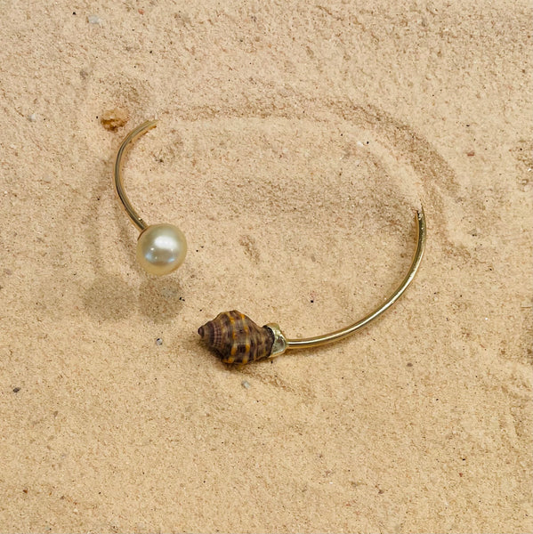 br044 - Cuff Bracelet