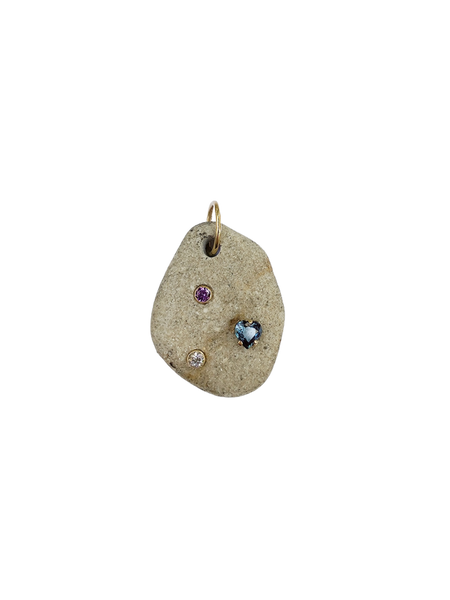 Br396- Grey Heart Pebble